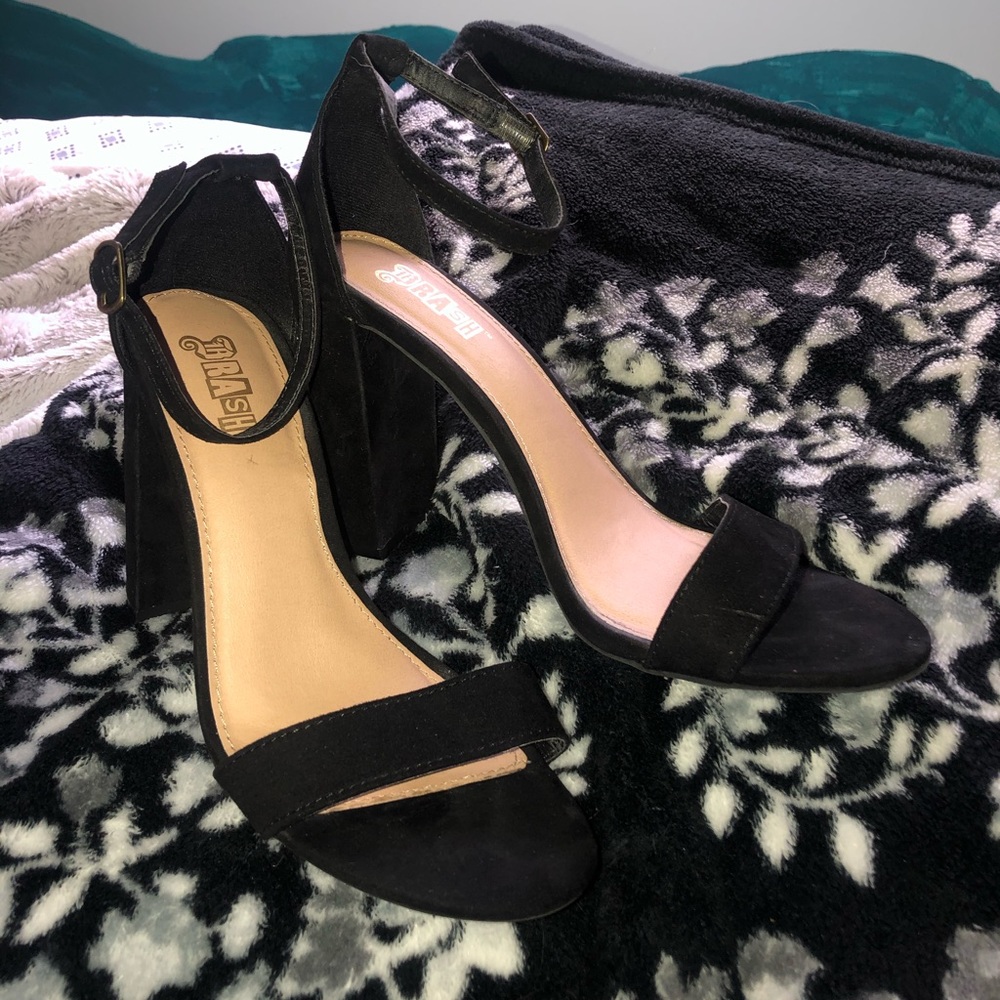 Basic black chunky heels rounded toe size 8